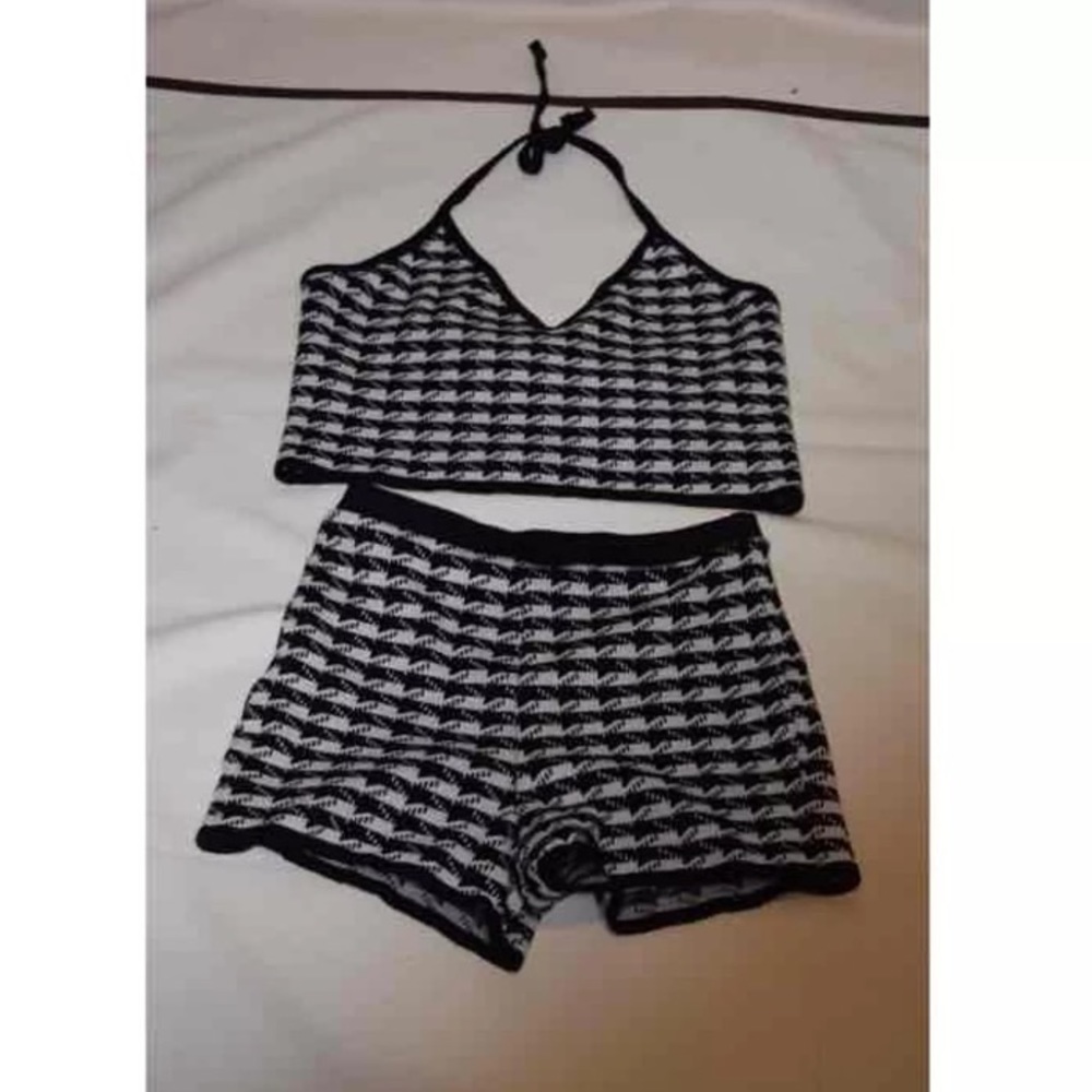 Forever 21 Print Set B&W Out Top: L Bottom: S